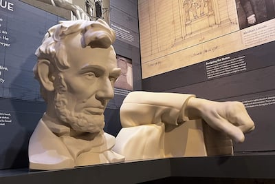 Fotografía que muestra una figura alusiva al presidente Abraham Lincoln este jueves, en Washington (Estados Unidos).