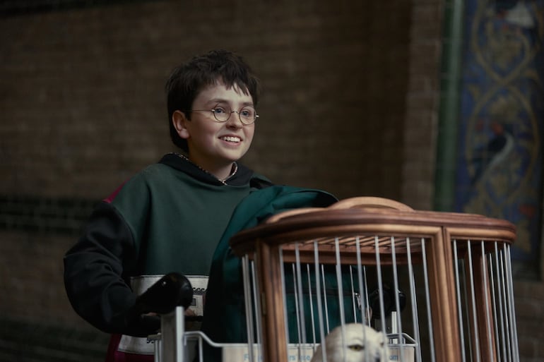 Harry Potter en una escena de la primera temporada de la serie que se estrenará en diciembre.