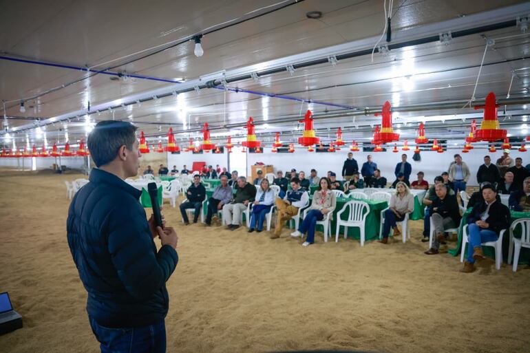 El ministro de Industria y Comercio (MiC), Marco Riquelme durante la inauguración de la Granja Avícola “Pollos Blanco".