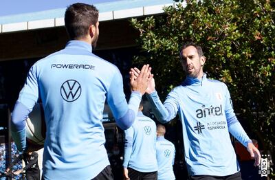 Godín (d), referente de la Celeste.