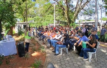 Frentistas, en su mayoría pobladores antiguos de la zona, participaron de la socialización de los trabajos de mejora y rehabilitación de la Avenida Avelino Martínez.