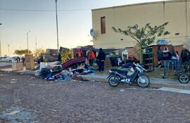 Así quedó la zona del gran incendio que afectó a 37 precarias casitas en zona Costanera de Asunción.