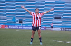 Una imagen repetida casi cada fecha, Fátima Acosta máxima artillera albirroja con 7 tantos. (Foto: @Albirroja)