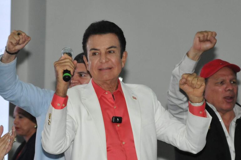 El candidato a la Presidencia de Honduras por el partido Liberal, Salvador Nasralla.