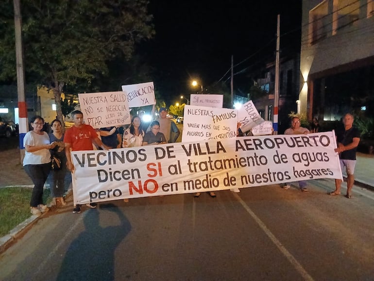 Movilización de pobladores de Pilar contra la construcción de una Planta de Tratamiento de Aguas Residuales (PTAR) en el barrio Aeropuerto.