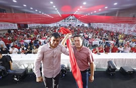 Denis Torres, junto al concejal Pablo Ayala, pre candidato a intendente de Areguá.