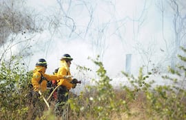 Los fuegos activos todavía siguen siendo un peligro en el territorio paraguayo, principalmente en el Chaco paraguayo. EFE/ Juan Pablo Roca