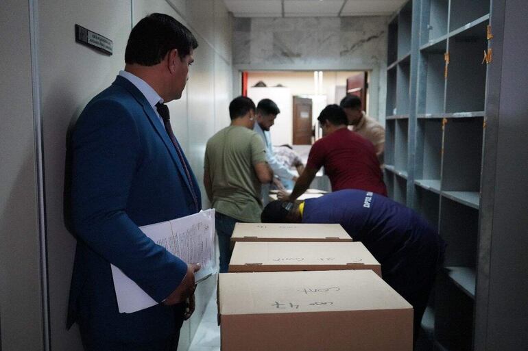 Los documentos que fueron depositados el viernes último en el Poder Judicial, deberán volver al IPS para su digitalización. 