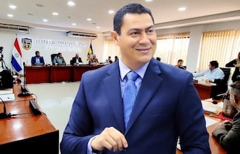 Intendente de Luque, Carlos Echeverría.