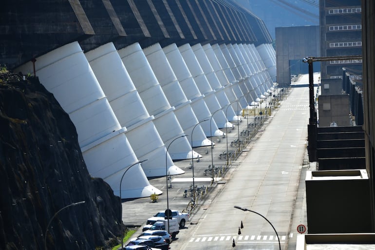 En unos años más, la producción de Itaipú no será suficiente para la demanda energética del país.