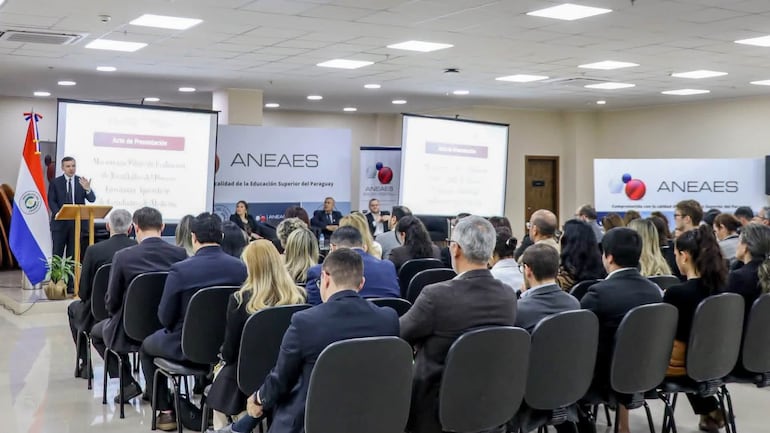 Directivos de la UMAX participaron en la presentación de la ANEAES que llevará adelante un Mecanismo Piloto de Evaluación de Resultados del Proceso de Enseñanza-Aprendizaje de Estudiantes de Medicina.