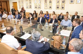 Reunión de la Comisión Permanente del Congreso Nacional, con exministros de Hacienda, economistas, representantes de gremios de la producción y el equipo técnico del MEF.