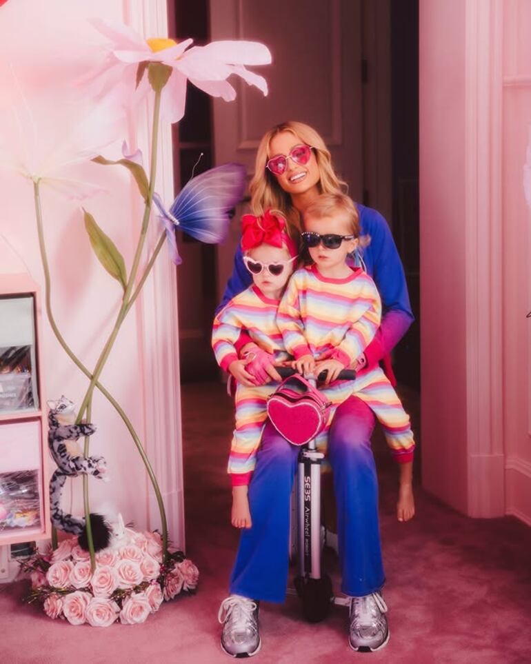 Paris Hilton con sus dos tesoros: London y Phoenix. (Instagram/Paris Hilton)