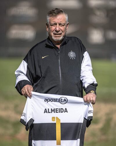 Éver Hugo Almeida Almada (01/07/1948), técnico de Olimpia por quinta ocasión.