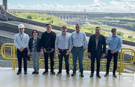 Delegación del ministro del Ambiente de Taiwán, Dr. Chi-Ming Peng, en la Central Hidroeléctrica Itaipú.