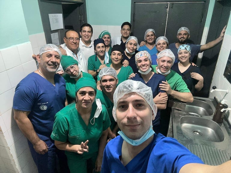 Los profesionales que tienen a su cargo las intervenciones quirúrgicas en el hospital de Choré forman parte de la Segunda Región Sanitaria