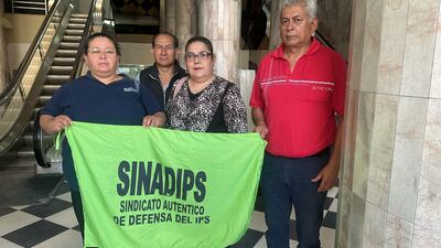 Representantes del Sinadips anuncian una movilización luego de recibir la negativa de inscribir a sus compañeros al Sistema de Administración de Recursos Humanos.