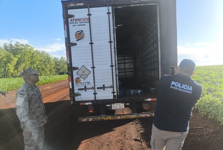 Piratas del asfalto roban un camión de encomiendas en Capitán Meza y liberan a trabajadores en Pirapó