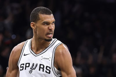 Un descomunal Victor Wembanyama volvió a aparecer para igualar la serie ante Oklahoma City Thunder 2-2. El francés promedio 33 puntos, 8 rebotes, 5 asistencias, 2 robos y 3 bloqueos en 31 minutos en cancha.