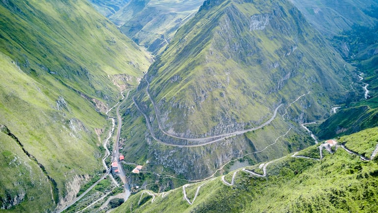 Nariz del Diablo, famosa vía férrea en los Andes de Ecuador.