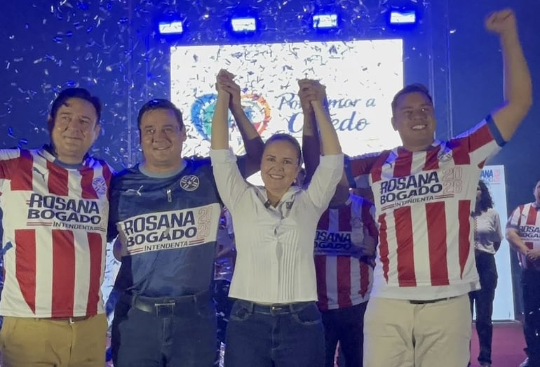 Salyn Buzarquis, Antonio Buzarquis, Eva Rosana Bogado Vera y Miguel Prieto.