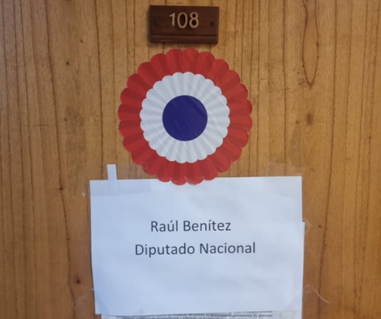 Raúl Benítez, "sin complejos" por la oficina número 108 en Cámara de Diputados.