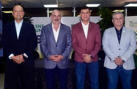 Directivos del SNT y la Cooperativa Universitaria presentaron la corrida.