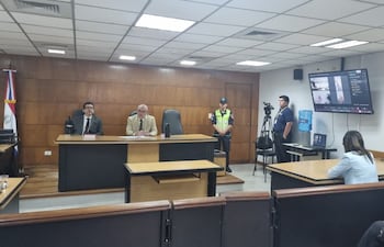 El Tribunal de Sentencia, presidido pro Fabián Escobar (c) e integrado por Carlos Hermosilla, quien participó por medios telemáticos, y Juan Pablo Mendoza (i).