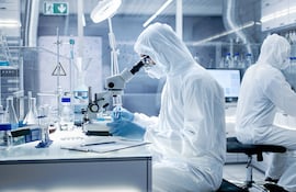 Durante los últimos años, la profesión de químico farmacéutico capto la atención de más jóvenes que se especializan en el área.