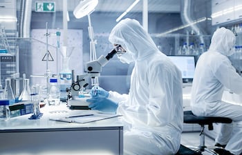 Durante los últimos años, la profesión de químico farmacéutico capto la atención de más jóvenes que se especializan en el área.