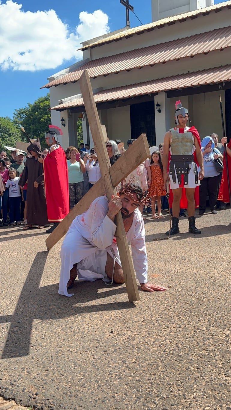 Recreación de la Pasión de Cristo en la Iglesia Domingo Savio de Fernando de la Mora.