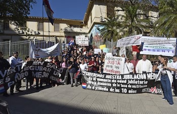 Profesionales médicos se manifiestan cada año por mejoras laborales y salariales.