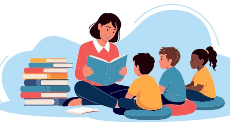 Profesora leyendo un liro a sus alumnos.