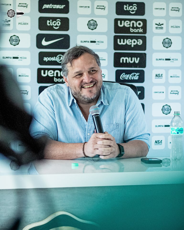 El presidente de Olimpia, Rodrigo "Coto" Nogués durante la conferencia de prensa realizada este mediodía en la Villa Olimpia. (Foto: @OlimpiaMedia)