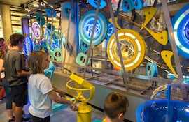 Centro de Ciencias NEMO: museo educativo de ciencia en Ámsterdam.