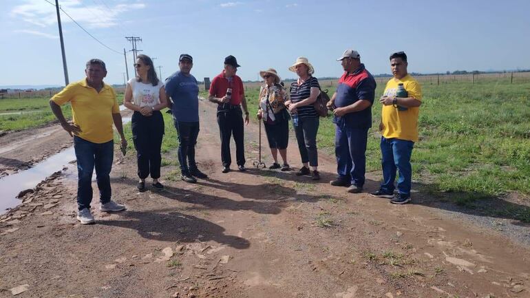 Vecinos y la Contraloría Ciudadana exigen el traslado de la granja avícola.