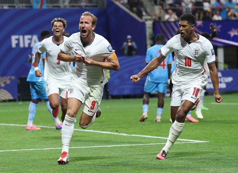Harry Kane celebra su gol con Jude Bellingham.
