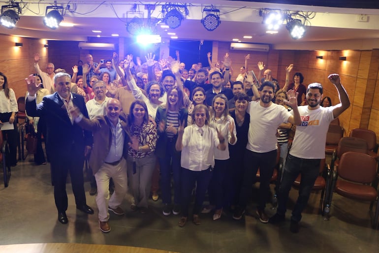 Asistentes en el lanzamiento de la campaña electoral de Pedro Mayor Martínez.