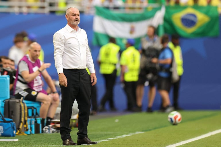 El entrenador de Escocia, Steve Clarke, gesticula durante el partido de fútbol del Grupo C de la Copa Mundial 2026 entre Escocia y Brasil en el Miami Stadium en Miami Gardens.