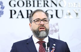 El ministro de Justicia de Paraguay, Rodrigo Nicora, habla en una rueda de prensa tras el operativo Umbral 3.5.