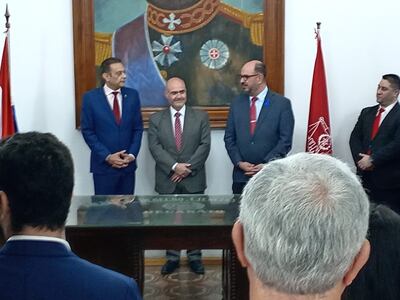 El nuevo director de Ciencias Políticas, Ángel Barchini, el decano de Derecho UNA, Carlos González Morel y el ex director Rubén Galeano.