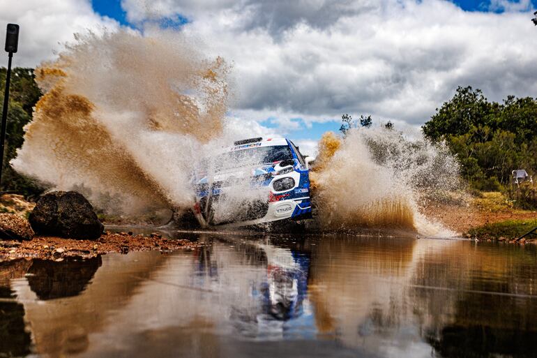 Una postal de Sebastián Franco, Luis Hurtado y el Citroën C3.