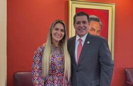 La diputada cartista Johana Vega plantea millonarias indemnizaciones para funcionarios de la ANDE.