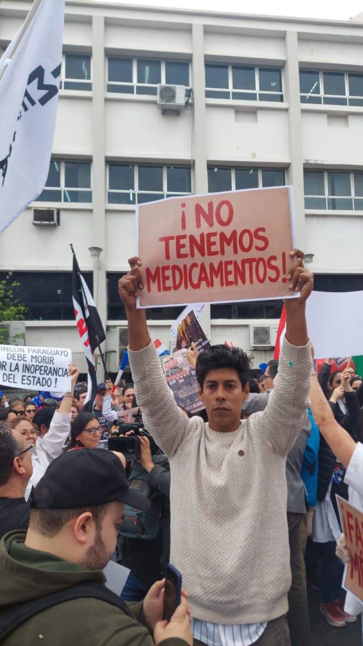 “¡Que salga la ministra!”: El grito de los médicos frente al Ministerio de Salud