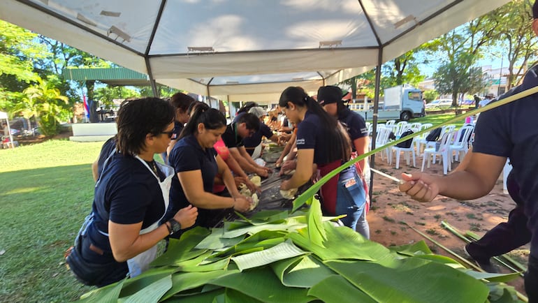 La elaboración de la chipa unió a la comunidad en una tradición llena de sabor y cultura.