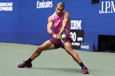 Carlitos Alcaraz, pese a una molestia en la rodilla derecha, pasó sin problemas a los octavos de final del US OPEN.