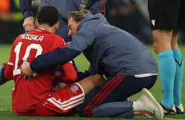 El centrocampista del Bayern de Múnich Jamal Musiala fue retirado del terreno de juego tras desplomarse durante un partido amistoso de pretemporada el 18 de agosto de 2026, tres días después de un incidente similar en Múnich.