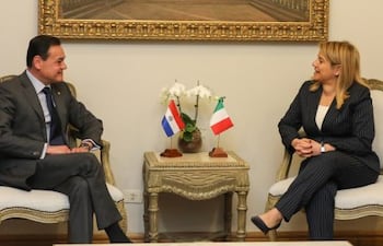 Rubén Ramírez Lezcano, canciller nacional y María Tripodi, subsecretaria de Estado de Asuntos Exteriores de Italia.