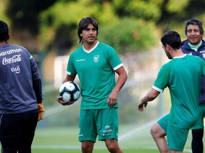 Marcelo Martins Moreno (c) durante el entrenamiento de la selección de Bolivia.