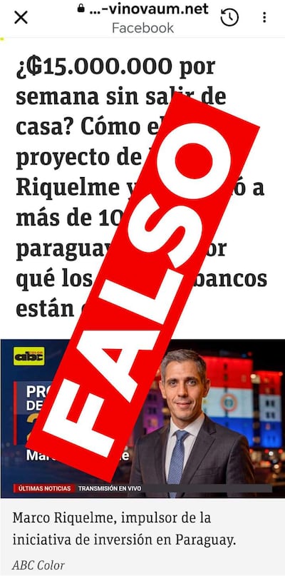 Hombre con chaqueta en póster de ABC Color, con fondo de colores de la bandera paraguaya y sello rojo que dice 'FALSO'.